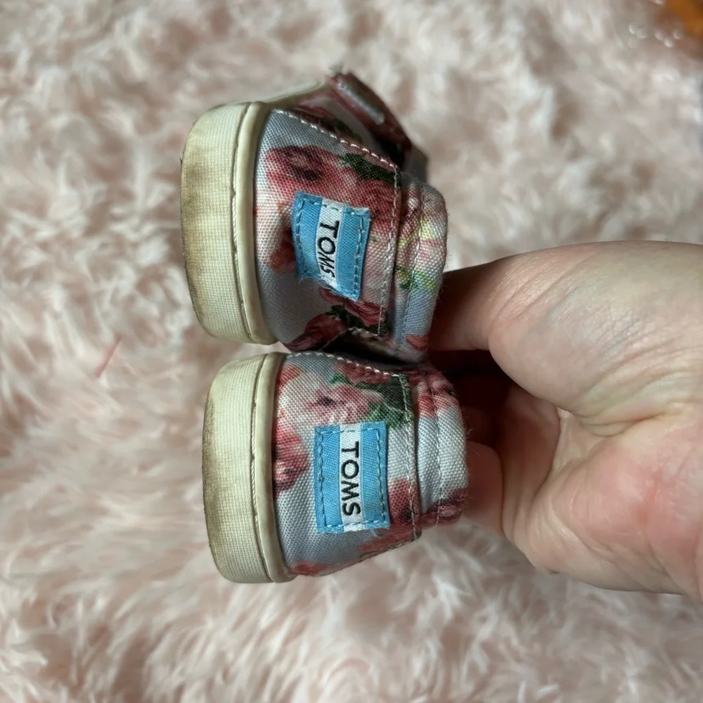 Tom’s Floral Slip-On Shoes Sz 11 Pink Kids Shoes